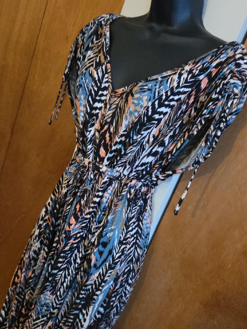 💥3 for $15💥 H&M V-Neck Tie-Waist Dress